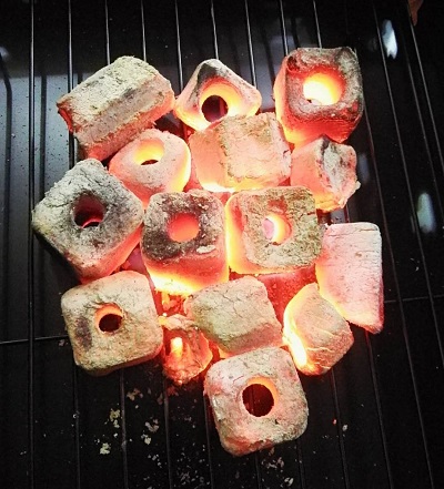 Square Body Bamboo Sawdust Briquette Charcoal (For BBQ & Restaurant)